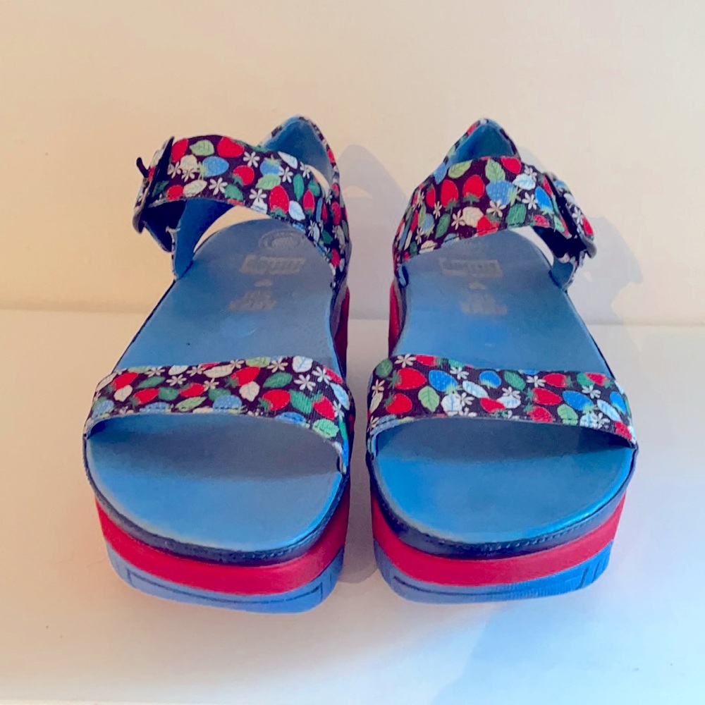 Anna Sui X FitFlop collaboration flatform